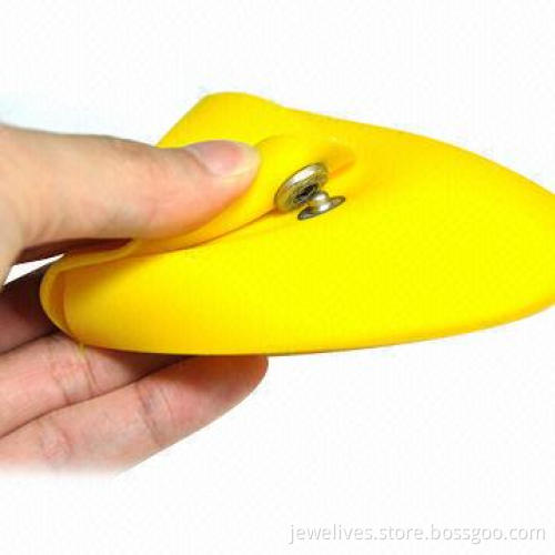 Lockable silicone coin purse